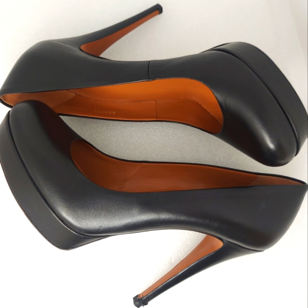 Gucci Leather Pumps
